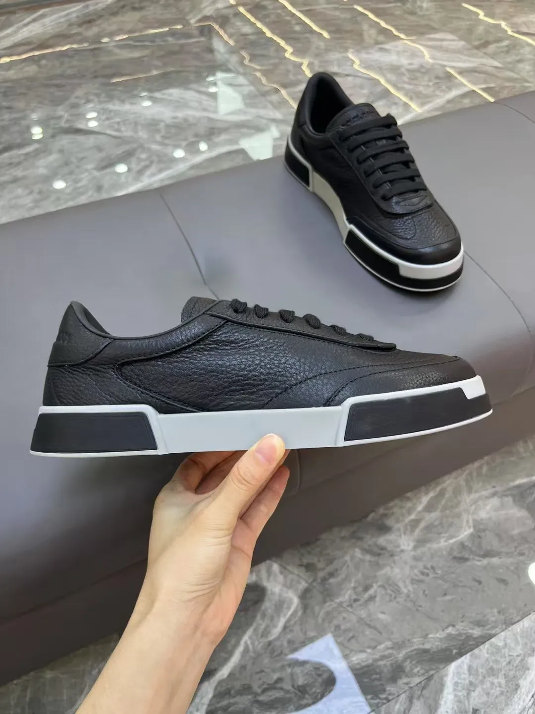 Men's shoes 💰460 [New style] 🐝🐝⚠️[DG] ⚠️High grade, top craftsmanship ⚠️Men's casual style, regular size 39 to 44 (45 can be customized ⚠️D &G Fashionable and casual style, unique design style! Fully original single-layer calfskin hollow design, inner calfskin latex back foot! Exclusive for summer! Original TPU outsole! Look at the details of the quality, and it can stand up to all kinds of tests!